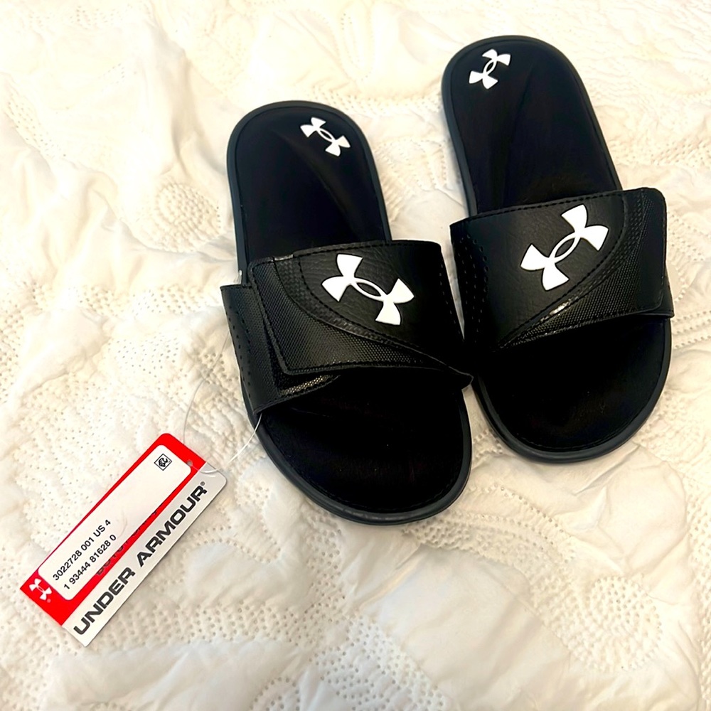 ⚠️flash sale ⚠️NEW with TAGs under armour kids flip flops